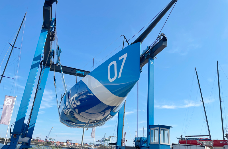 Barco rotulado con vinilo
