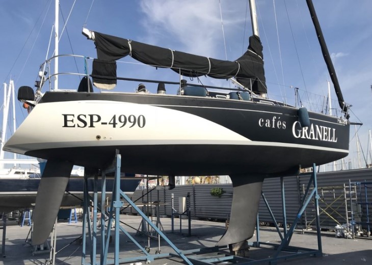 Barco rotulado con vinilo